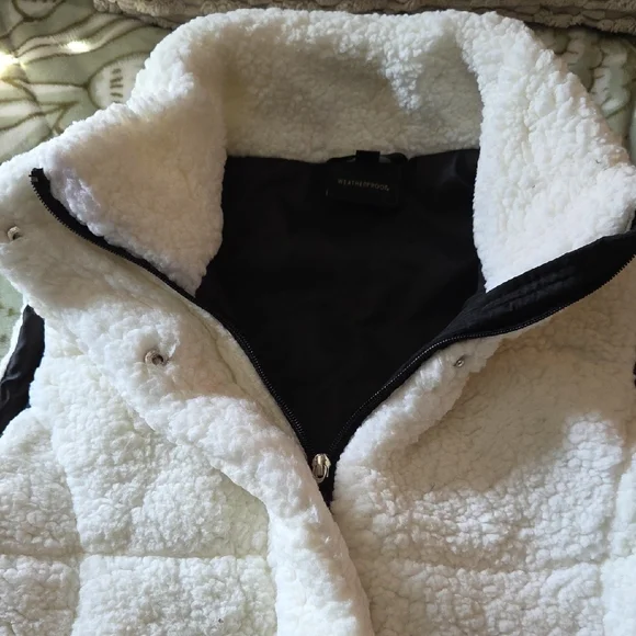 Weatherproof White and Black Sherpa Vest - Picture 3 of 13